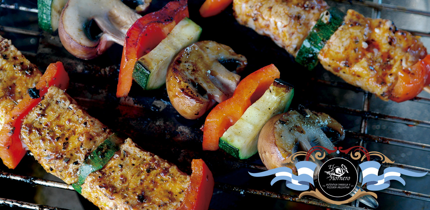 Brochetas a la parrilla · El Hornero Zibatá